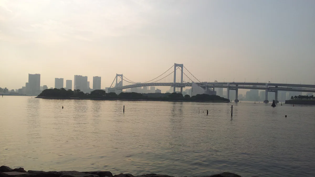 오다이바(お台場)에서 바라본 레인보우브리지(レインボーブリッジ)